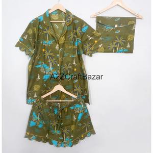 Hermoso y Moderno Conjunto de Pijama de Algodón 100% Hecho a Mano en India, Estampado Digital Floral, Suave, Romántico, Lujoso, Vintage - Product Image 1