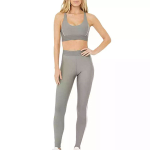 Ensemble de yoga confortable sans couture avec haut push-up pour la course, le yoga et la gym, couleur et taille personnalisables pour femme - Product Image 1