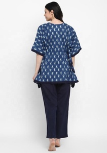 100% ผ้าคอตตอนเนื้อนุ่มพิมพ์ลายใบไม้สีน้ำเงินเข้มและสีงาช้างสำหรับสตรี Kaftan แบบสั้นยาวถึงพื้นพร้อมรอบเอวธรรมชาติทอมือ - Product Image 3