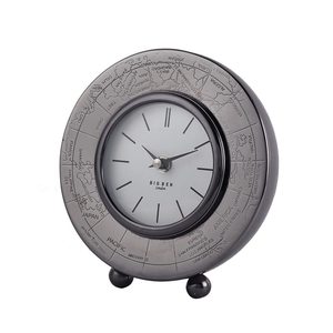 Horloge de bureau en métal, design circulaire traditionnel, mouvement à quartz, sonnerie horaire, cadran blanc avec motif de carte du monde, Noël - Product Image 5