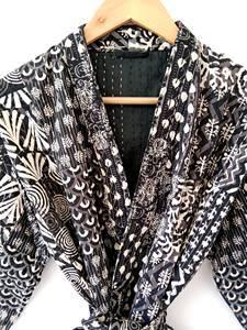 Kimono de algodón indio hecho a mano con estampado de Kantha, acolchado, para mujer, de manga tres cuartos, con cierre de cordón. - Product Image 6