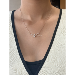 Elegante Collar con Colgante de Barra en Forma de V con Diamante Radiante de 0.70 Ct Cultivado en Laboratorio, Certificado por IGI, Oro de 14K, Lujoso y Moderno para Mujer, Regalo - Product Image 1