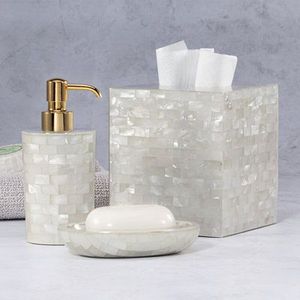 Ensemble de salle de bain en incrustation de coquillages naturels avec style nacre pour une décoration de salle de bain contemporaine et élégante - Product Image 1