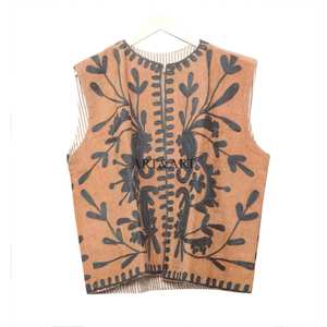 Gilet en coton respirant fait main pour femme – Élégant, décontracté, sans manches, avec col montant et boutons recouverts, idéal pour les soirées - Product Image 5