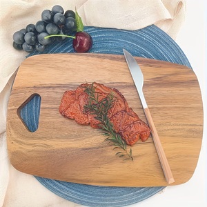 Elegante Tabla de Cortar con Bordes Curvos Lisos, Mango de Fácil Agarre, Superficie Apta para Cuchillos, Ideal para Cortar, Servir y Exhibir - Product Image 3
