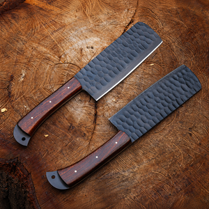 Cuchillo de carnicero hecho a mano de acero al carbono con mango de madera ambidiestro, ecológico, para cortar carne y preparar alimentos. - Product Image 1