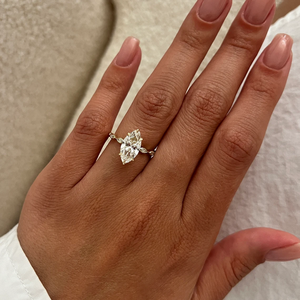 Diamant de laboratoire taille marquise solitaire avec sertissage de petits diamants IGI D-E-F VVS-VS Or Or blanc Or rose Argent Stock B2B - Product Image 4