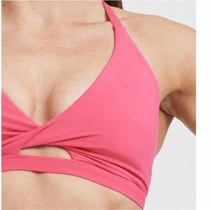 เสื้อชั้นในกีฬาโยคะแบบมีโลโก้สั่งทำได้ น้ำหนักเบา ระบายอากาศดี เป็นมิตรกับสิ่งแวดล้อม รองรับทรงได้ดี สำหรับออกกำลังกายและฟิตเนสสำหรับผู้หญิง ผลิตในประเทศปากีสถาน - Product Image 5