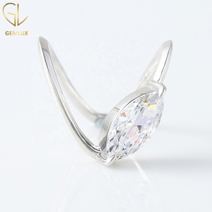 Anillo de Moissanita con Corte Marquesa de 1.60 Quilates de Oriente a Occidente, Banda de Boda Curva de Oro Blanco de 14k para Mujer - Product Image 1