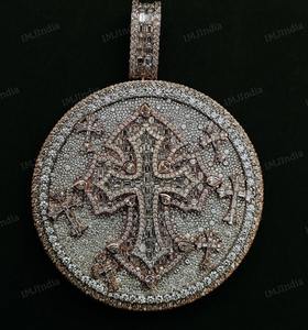 Pendentif croix en argent sterling de luxe personnalisable avec logo personnalisé, plaqué rhodium, serti de moissanite, pour homme - Product Image 1