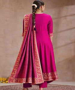 ชุดเดรส Anarkali ผ้าเรยอนปักลายพร้อมลายพิมพ์ฟอยล์ พร้อมผ้าคลุมไหล่ สำหรับผู้หญิง ชุดแต่งงานแบบดั้งเดิม  86087 JJ-1029 - Product Image 3