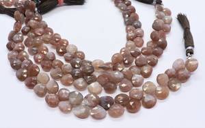 Perles de pierre de lune naturelle AAA en forme de cœur à facettes, 8-9 mm, brin de 8 pouces - Product Image 3