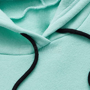 Sudaderas con capucha elegantes para mujer con diseño de bolsillo frontal que ofrece comodidad y calidez para la moda urbana de invierno y un estilo relajado para el día a día. - Product Image 4