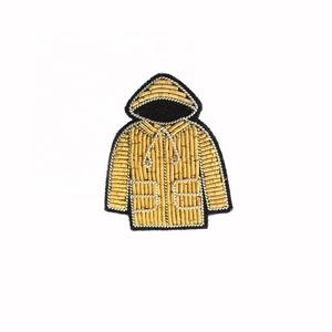 Broche bordado a mano impermeable amarillo bordado a mano y alambre de lingotes broche de moda con cuentas - Product Image 1