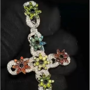 CONCEPTION Collier pendentif croix unisexe en argent sterling haut de gamme, personnalisé avec moissanite, design floral 3D, plaqué or rose, style hip-hop - Product Image 1