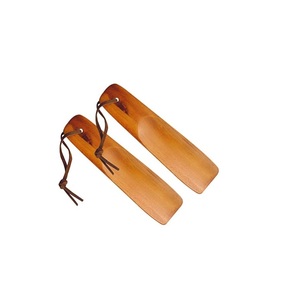 Chausse-pied en bois 100% naturel avec poignée longue de qualité exceptionnelle et sangle en cuir pour hommes et enfants - Product Image 6
