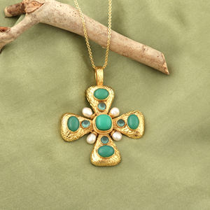 Collier pendentif croix audacieux plaqué or avec pierres précieuses, chrysocolle, accents de zircon cubique aqua et perle naturelle, bijoux en laiton. - Product Image 2