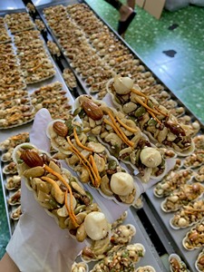 Assortiment de noix et de graines croustillantes : amandes, noix de cajou, noix de pécan, graines de melon, graines de courge, frites, salées, nutritives, faibles en gras, sans sucre - Product Image 6