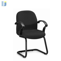 Chaise de bureau visiteur à dossier mi-haut au design moderne avec base en acier, rembourrage en mousse PU haute densité, accoudoirs fixes et revêtement noir thermolaqué