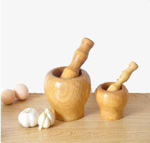 Mortero y pilón de madera compactos para moler granos de pimienta, dientes de ajo, hierbas y mezclas de especias naturales - Product Image 1