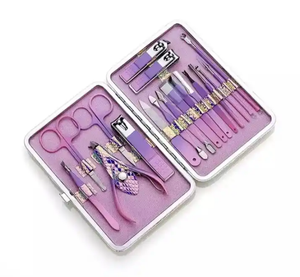 Ensemble de 18 outils de manucure et pédicure de luxe en acier inoxydable 5-en-1, avec ciseaux et étui, pour des soins essentiels de haute qualité - Product Image 1