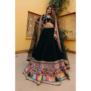Lehenga Choli de Algodón de Diseño con Hermoso Trabajo de Bordado Multicolor para Bodas - Product Image 4
