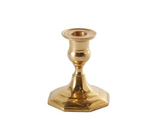 Porte-bougie en métal aux tons chauds, un bel symbole de chaleur, d'élégance et de style raffiné pour la maison. - Product Image 3