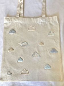 Sac fourre-tout brodé artisanal de qualité supérieure avec des perles complexes et un design élégant - Product Image 4