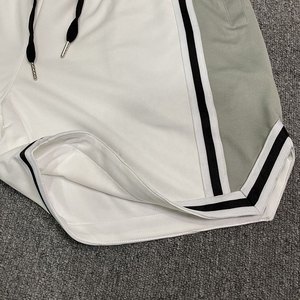 Shorts de basketball personnalisés pour hommes, style rétro, en maille, respirants et à séchage rapide, vente en gros à prix réduit - Product Image 3