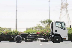 PRÊT À EXPÉDIER PROMO 2025 Camion NPR 5.6L 71 Long Euro 6 Norme d'émission 12 Cylindres Moteur Diesel Automatique 8x4 Hydraulique - Product Image 2