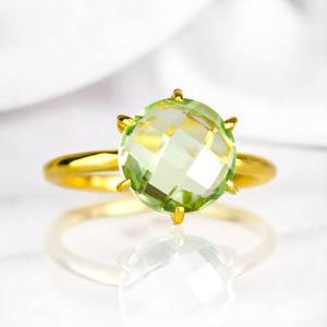 Anillo Redondo de Amatista Verde de 8mm - Plata de Ley 925 Chapada en Oro con Incrustaciones de Piedras Preciosas Naturales para Mujer - Product Image 2