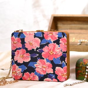 Pink Floral Print Clutch Bag for Women and Travel Use - Product Image 2