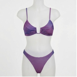 Ensemble bikini rayé pour femme, haut triangle froncé à décolleté plongeant, bas string, maillot de bain extensible - Product Image 1