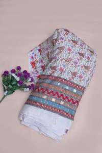 Tela Crepé Natural Blanca con Estampado Floral Buta y Borde Ornamental Pesado para Material de Vestido Kurti, Prenda Étnica - Product Image 6