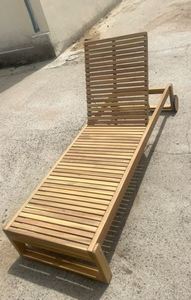 Chaise longue en teck pour l'extérieur, chaise inclinable avec dossier, design contemporain, réglage manuel durable, pieds coniques - Product Image 1