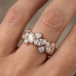 Precioso Anillo de Moissanita con Corte Ovalado y Redondo, Diseño Floral, Oro Sólido de 14K, Regalo de Boda o Compromiso para Novias - Product Image 2