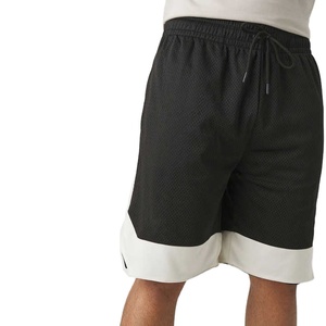 Pantalones cortos deportivos de malla de algodón 100% personalizados para hombre, cierre de cintura elástica, ropa de calle informal bordada ecológica para entrenamiento de gimnasia - Product Image 3