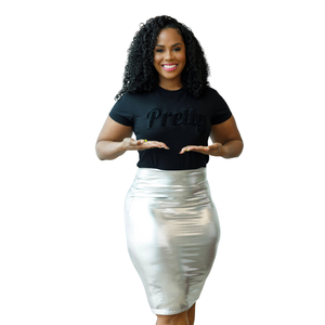 T-shirt en chenille noir élégant avec lettres grecques brodées, en coton premium, décontracté, pour sororité - Product Image 1