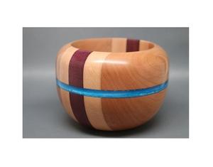 Moderna Tazón de Resina Epoxi y Madera de Acacia con Bordes Orgánicos y Detalles de Resina, Libre de BPA, Personalizable para Uso en Hogares de Lujo y Bodas - Product Image 2