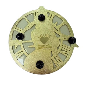 งานฝีมือโลหะเคลือบแข็งแบบกำหนดเอง พร้อมเคลือบเงาสีดำ นิกเกิล ทอง เงิน ทองแดง กลิตเตอร์ และเคลือบเงาแบบใส - Product Image 3