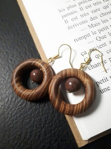 Pendientes de madera para mujer, hermosos pendientes de aro circulares hechos a mano - Product Image 2