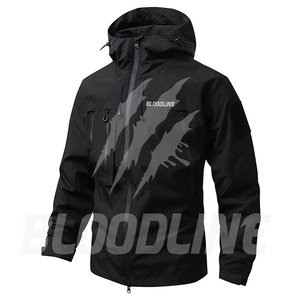 เสื้อแจ็คเก็ตกันน้ำสีเขียวมะกอกสำหรับผู้ชาย ยี่ห้อ BLOODLINE แบบมีฮู้ด แขนยาว พิมพ์ลายแบบ Sublimation เหมาะสำหรับใส่กลางแจ้งในฤดูหนาว - Product Image 2