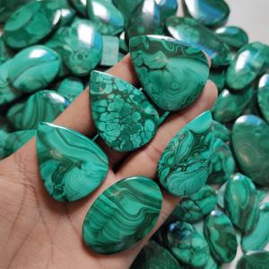 Haute qualité 100% naturel poli Malachite lâche pierres précieuses Cabochon mélange forme disponible pierre approvisionnement en vrac - Product Image 1