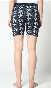 Shorts de bain pour femmes, imprimé camouflage marine, taille mi-haute avec cordon de serrage, poches, séchage rapide, tissu tricoté, coupe décontractée - Product Image 3
