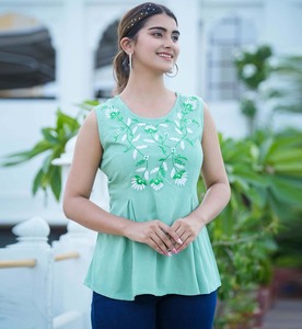 เสื้อแขนกุดทรงปกติสำหรับผู้หญิง สีเขียว ผ้าเรยอน แต่งลายปัก คอทรงกลม ออกแบบมาเพื่อการสวมใส่ลำลองในฤดูร้อนทั่วโลก - Product Image 2