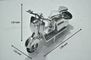 Modelo Decorativo Retro de Metal de la Mejor Calidad, Scooter Vespa LD Vintage, para Decoración del Hogar u Oficina, Disponible para la Venta - Product Image 5