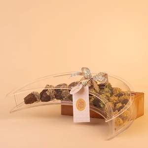 Caja de Acrílico de Lujo para Servir Chocolate con Base Dorada y Blanca, Exhibidor de Postres Premium para Eid Mubarak - Product Image 2