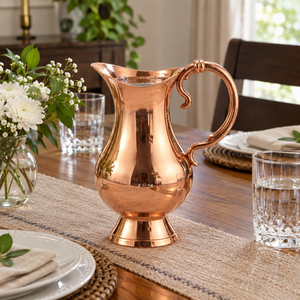 Carafe à eau en cuivre pur poli avec poignée courbée vintage, pichet en cuivre classique sur pied, carafe ayurvédique, vaisselle et articles de service - Product Image 3