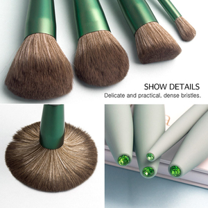 Ensemble de 9 pinceaux de maquillage vert clair, poils synthétiques doux pour le fond de teint et les fards à paupières, avec étui de voyage - Product Image 3