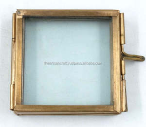 Marco de Fotos de Latón Pulido Hecho a Mano de la Mejor Calidad con Diseño de Amor, Artesanía Duradera para Decoración del Hogar - Product Image 1